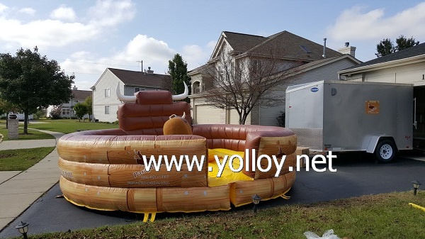 inflatable mat for mechanical rodeo bulll