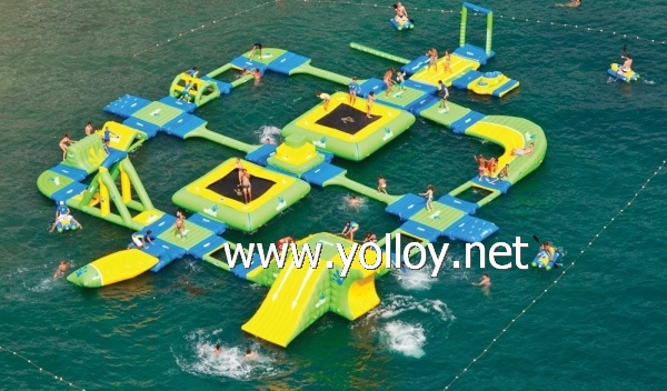 Amusement inflatable floating water park