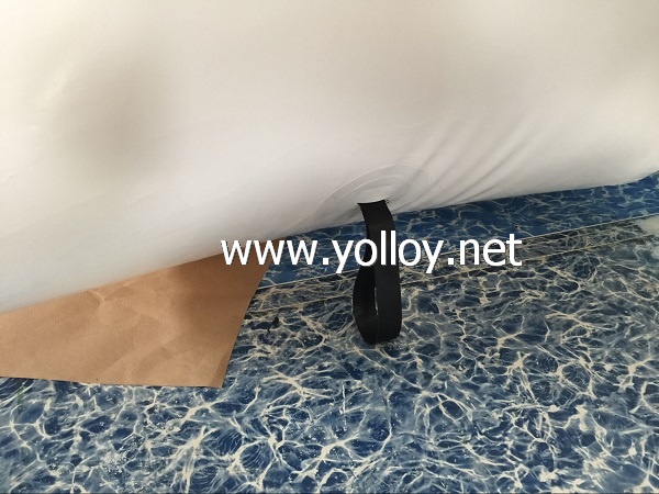 Airtight inflatable structure for making snow house