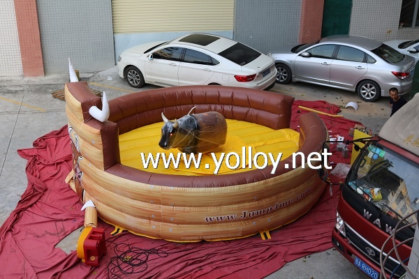 inflatable mat for mechanical rodeo bulll