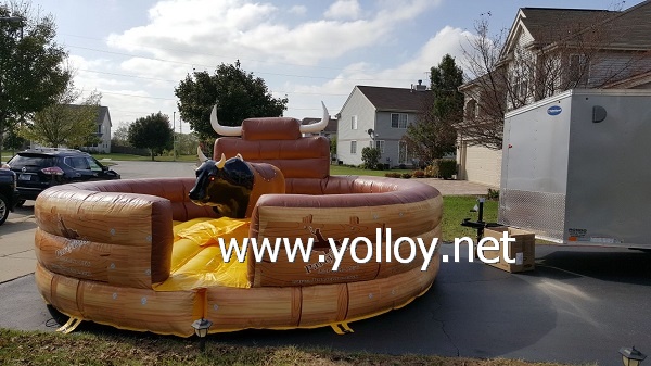 inflatable mat for mechanical rodeo bulll