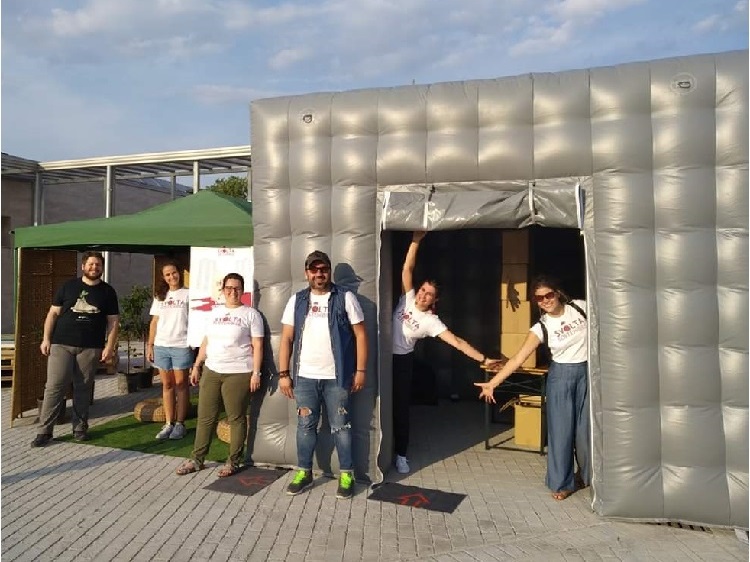 Inflatable concrete cube Inform online