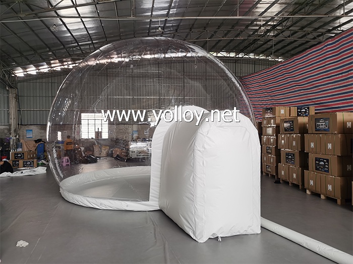 Clear inflatable globe garden bubble tent