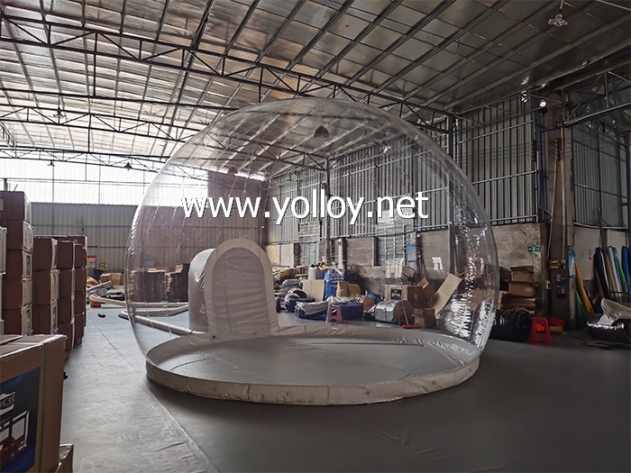 Clear inflatable globe garden bubble tent