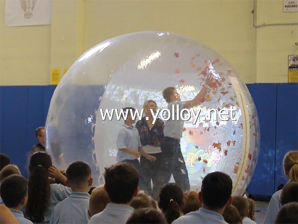 Inflatable planetarium dome for school classroom