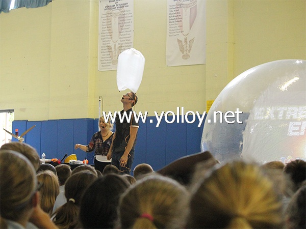 Inflatable planetarium dome for school classroom