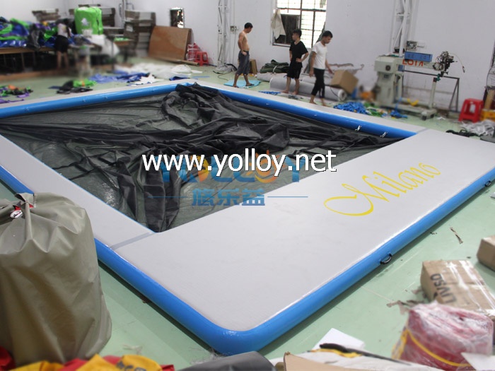 Inflatable sea pool for yacht