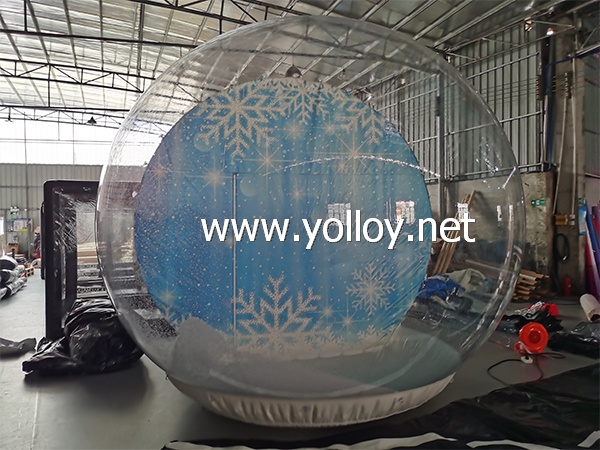Size: 3.6m diameter of the globe
Material: Clear PVC&PVC tarpaulin
Included: Backdrop and fake snow
Weight: 65*40*40cm,25kgs/pcs