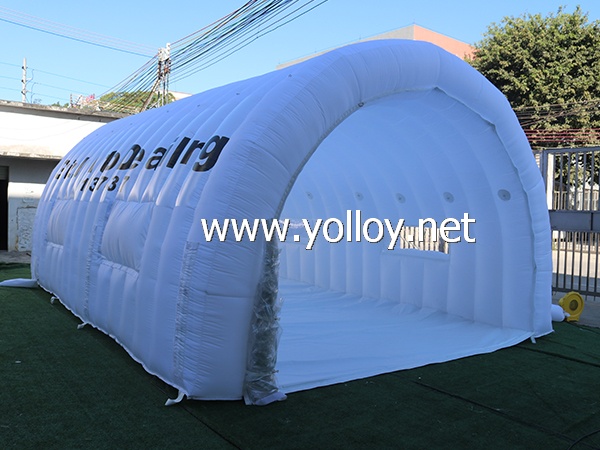 Portable inflatable tent for car wash