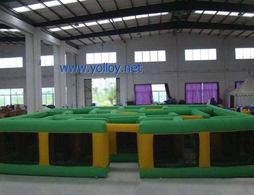 Large inflatable labyrinth for amusement party rental