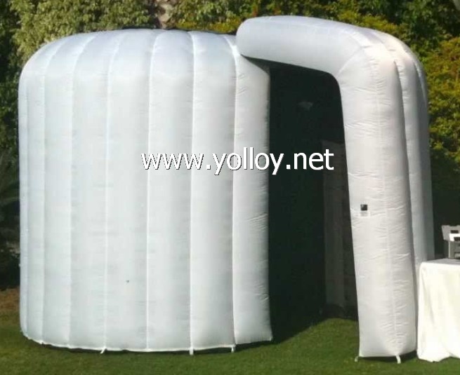 Portable studio inflatable photo booth