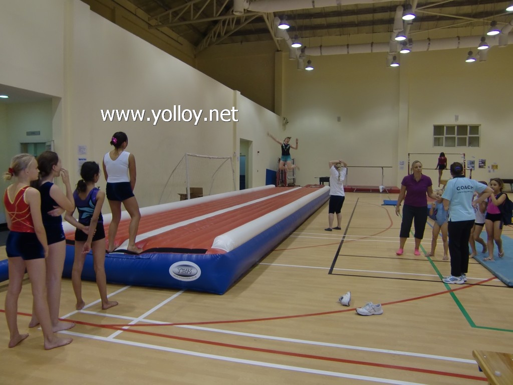 INFLATABLE TUMBLE TRACK