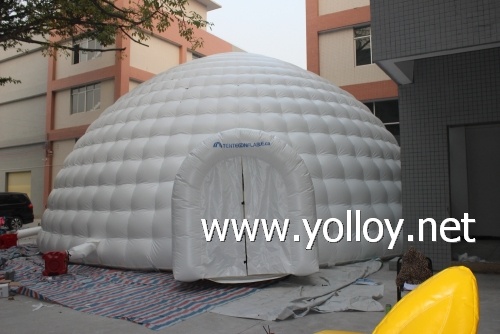 dome building inflatable igloo