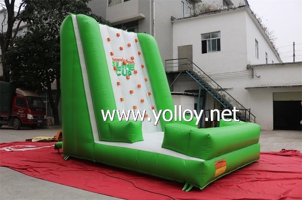 Interesting Green inflatable climbing wall for summer holidays