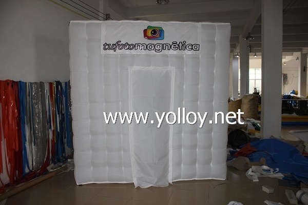 Portable inflatable photo studio cube