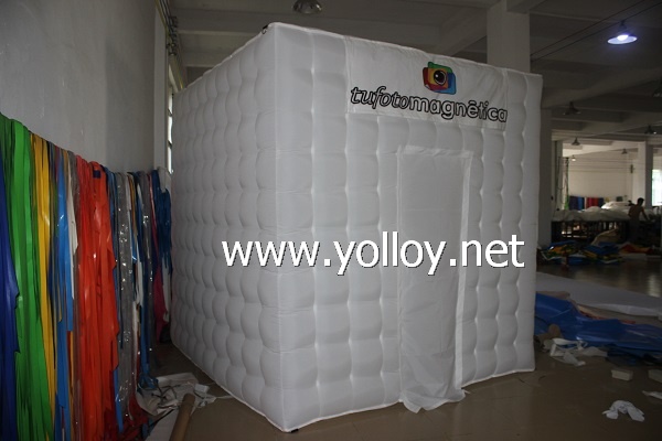 Portable inflatable photo studio cube